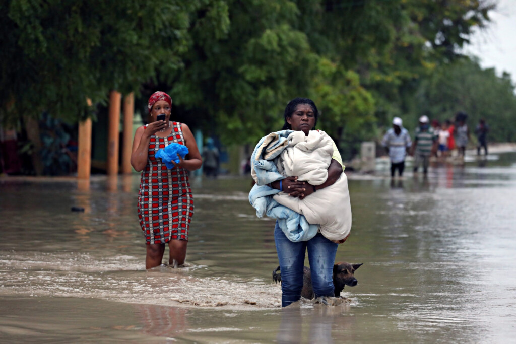 At Least 12 Dead As Tropical Storm Lashes Haiti Dominican Republic 